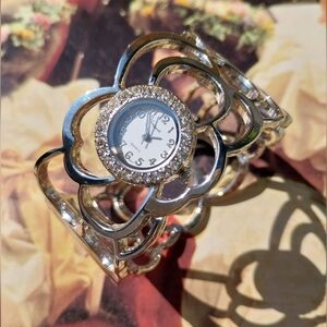 Ivana Tramp Silver Floral Cutout Watch